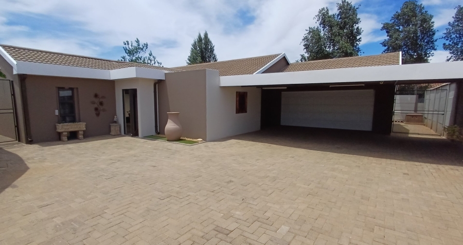 3 Bedroom Property for Sale in Langenhovenpark Free State